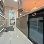 FFZ001 - AP Amplo com Terraço Privativo, 3 Quartos sendo 1 Suíte, Cozinha Completa e 2 Vagas Garagem e Tela Proteção
